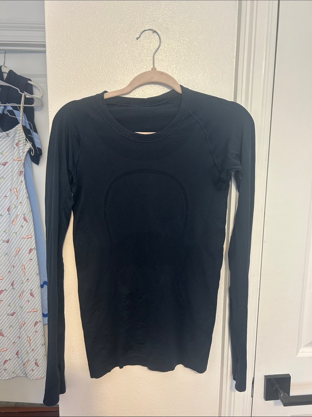 Women’s Lululemon Navy Blue Swiftly Tech Long-Sleeve Top